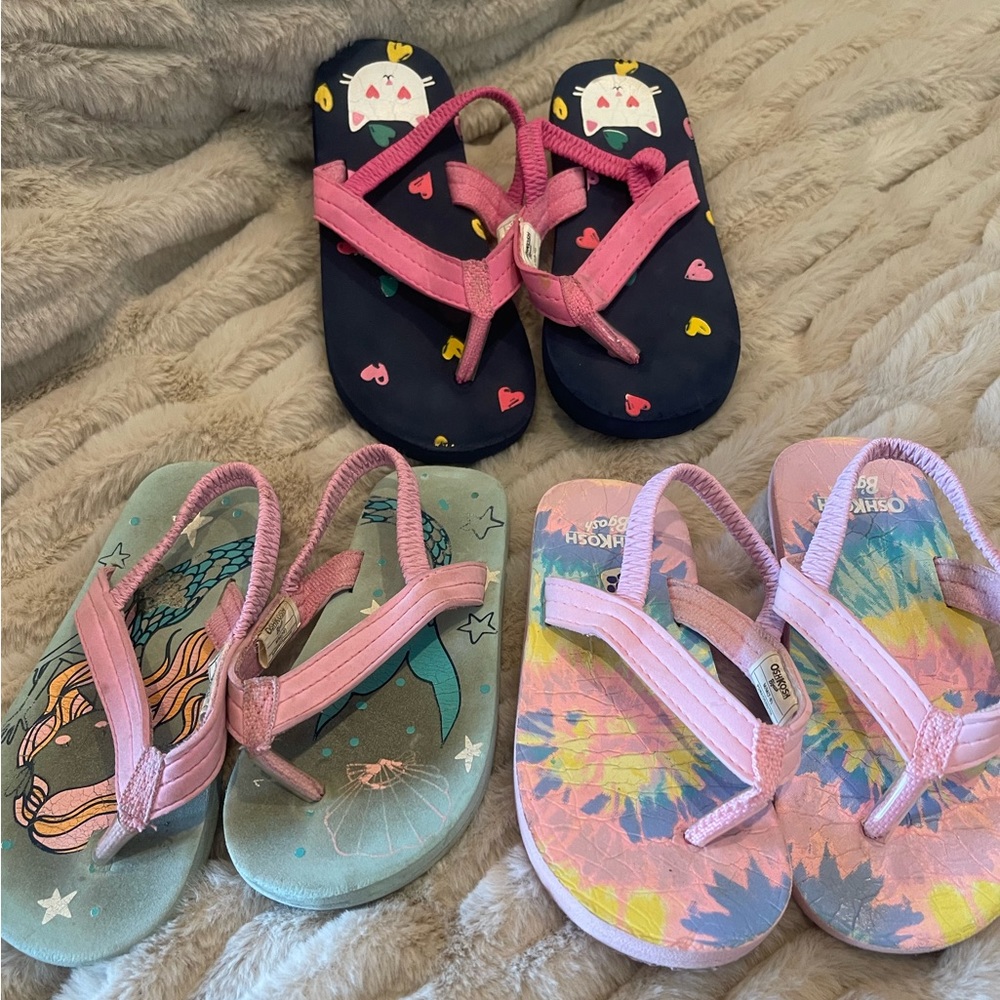 3 pairs of girls flip flops